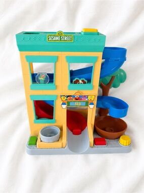 Sesame Street Round the Neighborhood Ball Ramp Toddler Toy